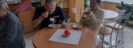 Posedenie v kaviarni