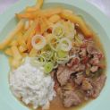 Utorok - obed (gyros z bravčového mäsa, hranolky, tzatziky)