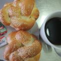 Štvrtok - raňajky (Čierna káva, sladké pečivo 2 ks, maslo, džem)