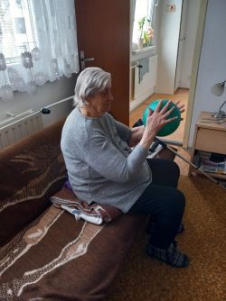 Rehabilitácia s fyzioterapeutkou - j23_zmensena
