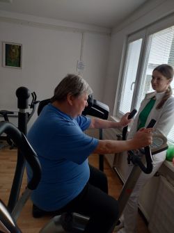 Rehabilitácia s fyzioterapeutkou - j5_zmensena