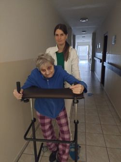 Rehabilitácia s fyzioterapeutkou - j7_zmensena