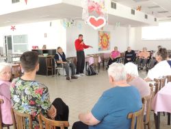 Beseda"srdce k srdcu" s ivanom slamkom a dobrovoľníkmi - m_DSCN5035