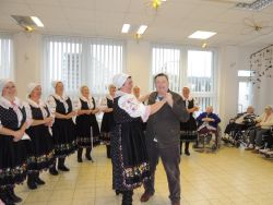 Spontánny tanec obyvateľa zariadenia
