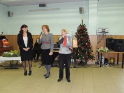 Odovzdanie ceny zástupcovi zariadenia, ktorého adventný veniec bol víťazný