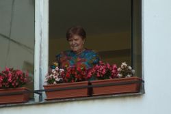 Niektorí zase počúvali koncert z okien.