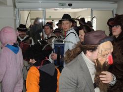 Dobrovoľníci - Masky z Podmanína prichádzajú