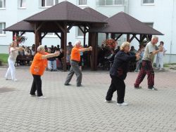 Návšteva dobrovoľníkov zo združenia kresťanskej mládeže a taoistického tai chi - m_DSCN5948
