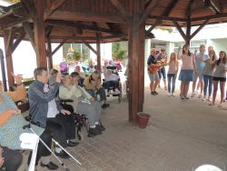 Návšteva dobrovoľníkov zo združenia kresťanskej mládeže a taoistického tai chi - m_DSCN6073