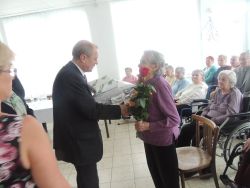 Posedenie s jubilantmi pri príležitosti "mesiaca úcty k starším" - m_DSCN2248