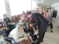 Posedenie s jubilantmi pri príležitosti "mesiaca úcty k starším" - m_DSCN2252