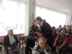 Posedenie s jubilantmi pri príležitosti "mesiaca úcty k starším" - m_DSCN2269
