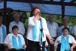 Predstavenie súboru návštevníkom Praznovských folklórnych slávností
