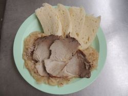 Nedeľa - obed ("vepřo, knedlo, zelo")