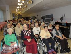 Obecenstvo sa pomaly zapĺňa