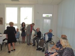 Blahoželanie jubilantom a odovzdanie darčekov