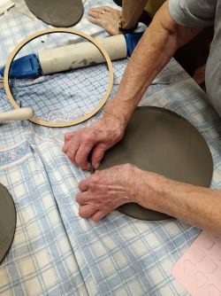 Modelovanie z hrnčiarskej hliny - 571422941_1383330686676386_7616726251487915013_n