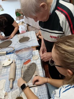 Modelovanie z hrnčiarskej hliny - 575104318_1383330940009694_6945416826144329577_n