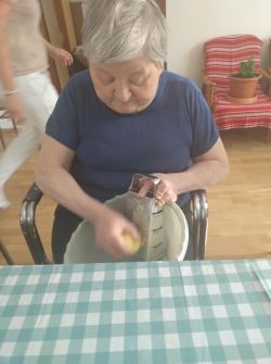 Pečenie zemiakových placiek - 512708257_1279934217016034_7307601782677230687_n_zmensena