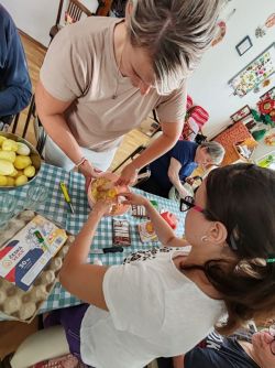Pečenie zemiakových placiek - 513086449_1279933647016091_7414759382432069903_n_zmensena